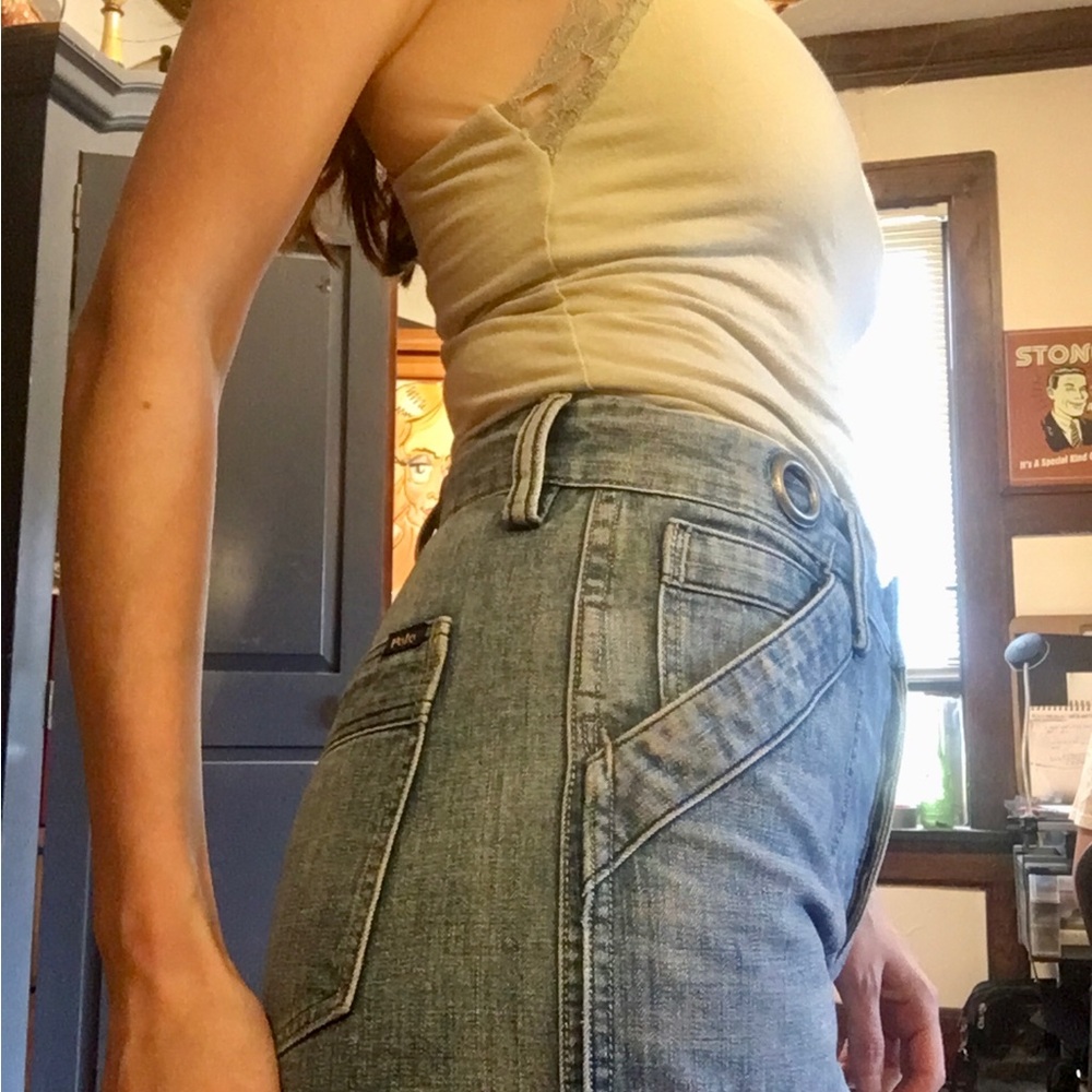 High-Rise Light Blue Women's Jeans - Classic Denim